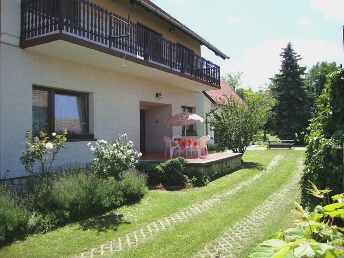 Gyongyvirag Vendeghaz Apartment Balatonboglar Exterior photo